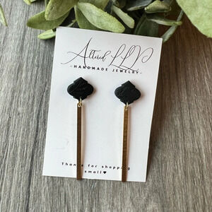 #064 Handmade- Gold Thin Dangle